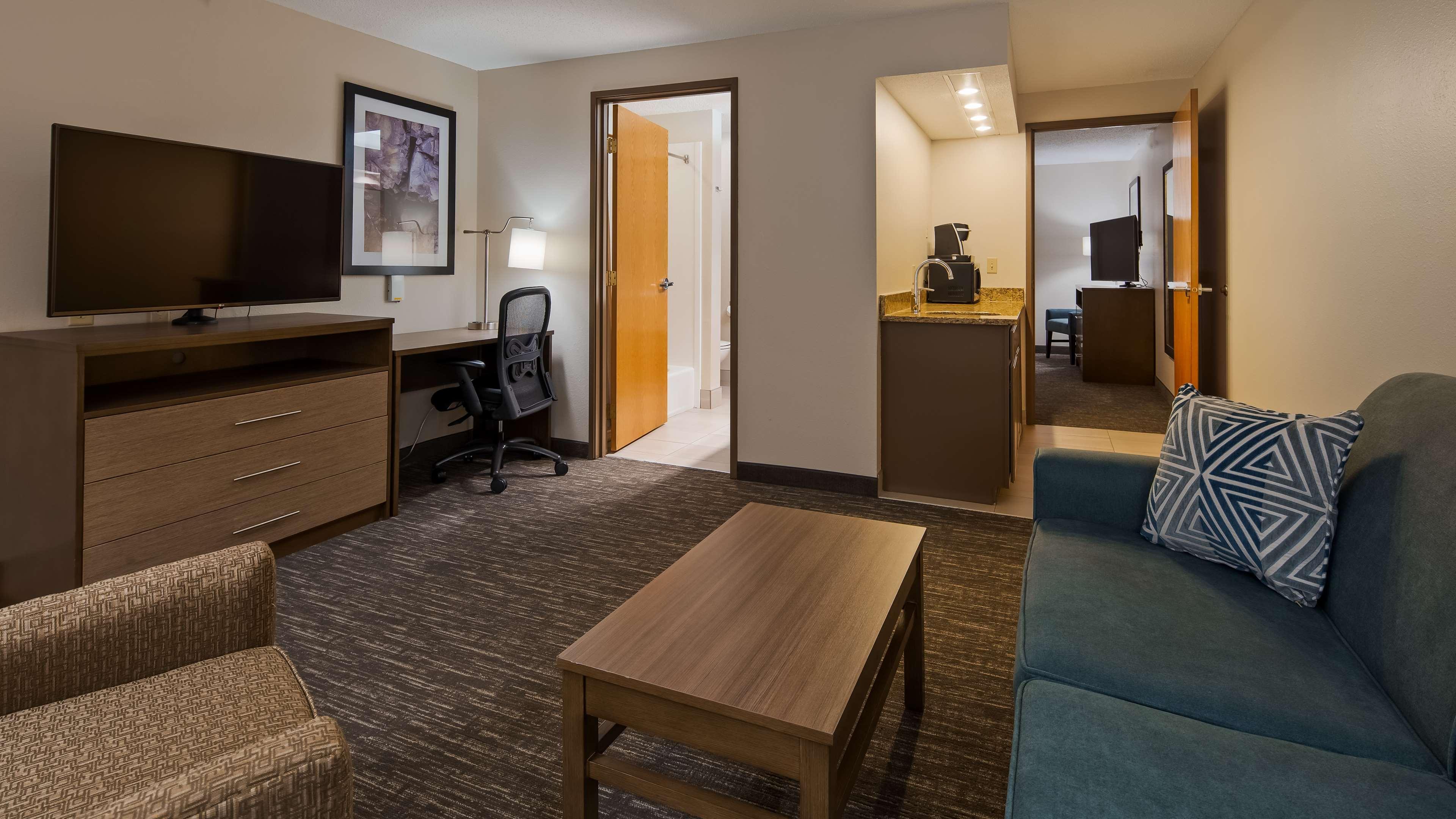 Best Western Plus Hudson I-94 Exterior photo