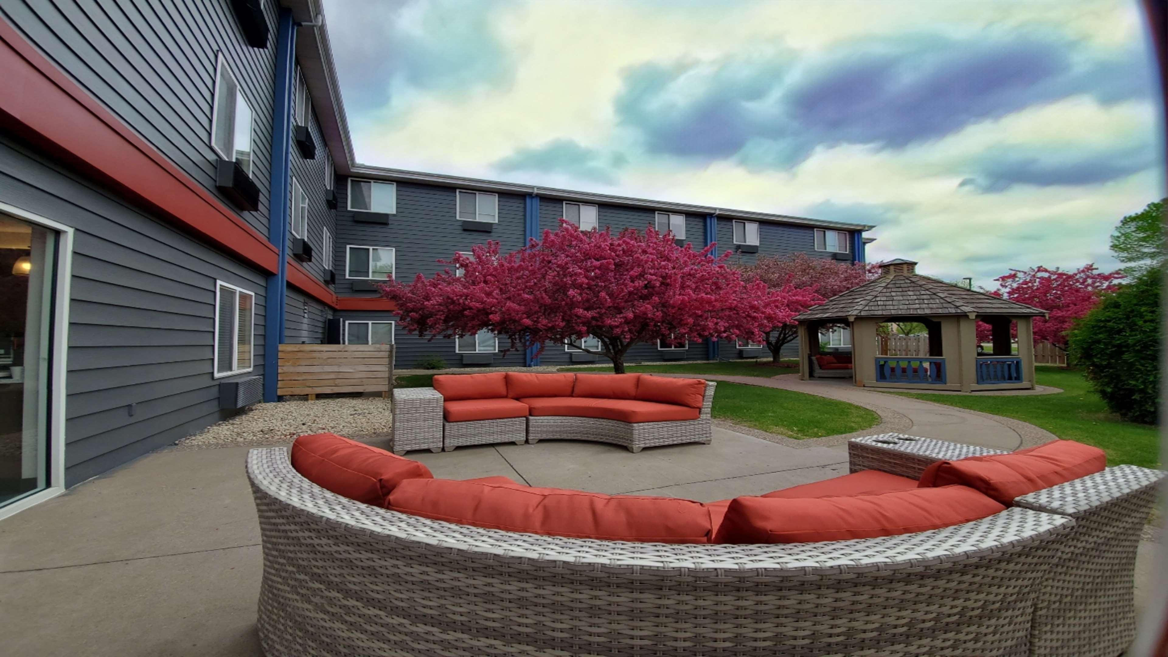 Best Western Plus Hudson I-94 Exterior photo